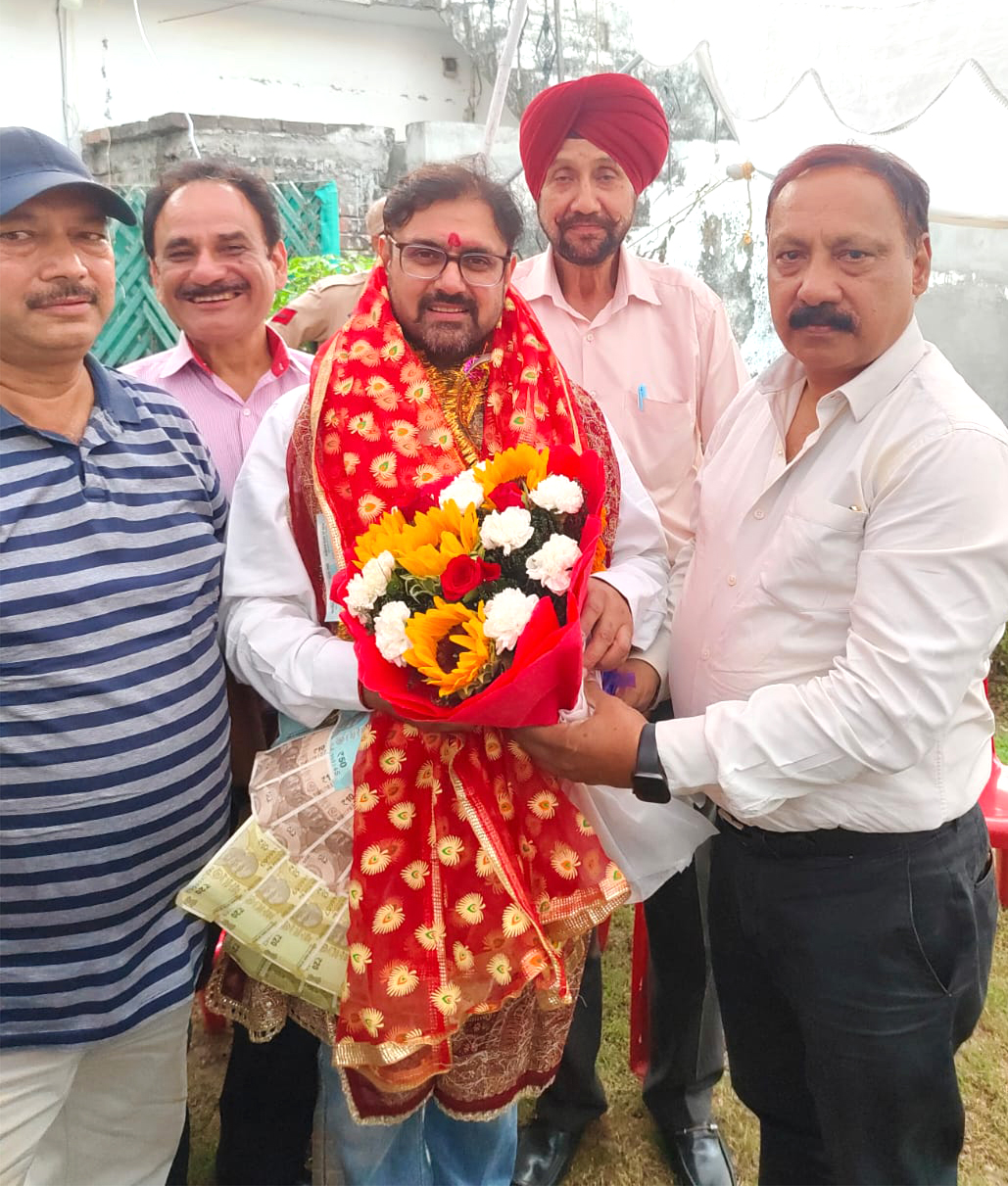 Vansh Foundation felicitates Sports Minister 